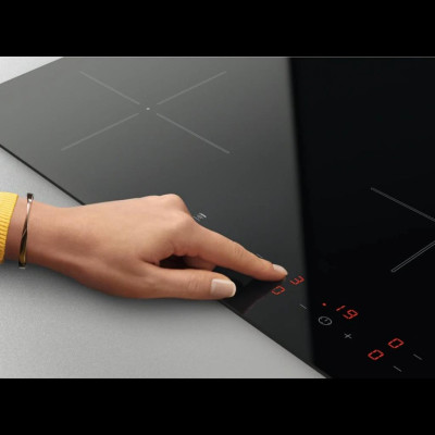 Варочна поверхня Zanussi IPZ3241KC