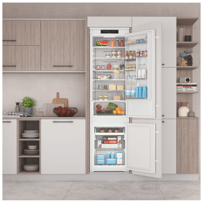 Холодильник Indesit INC20T321EU Холодильник Indesit INC20T321EU